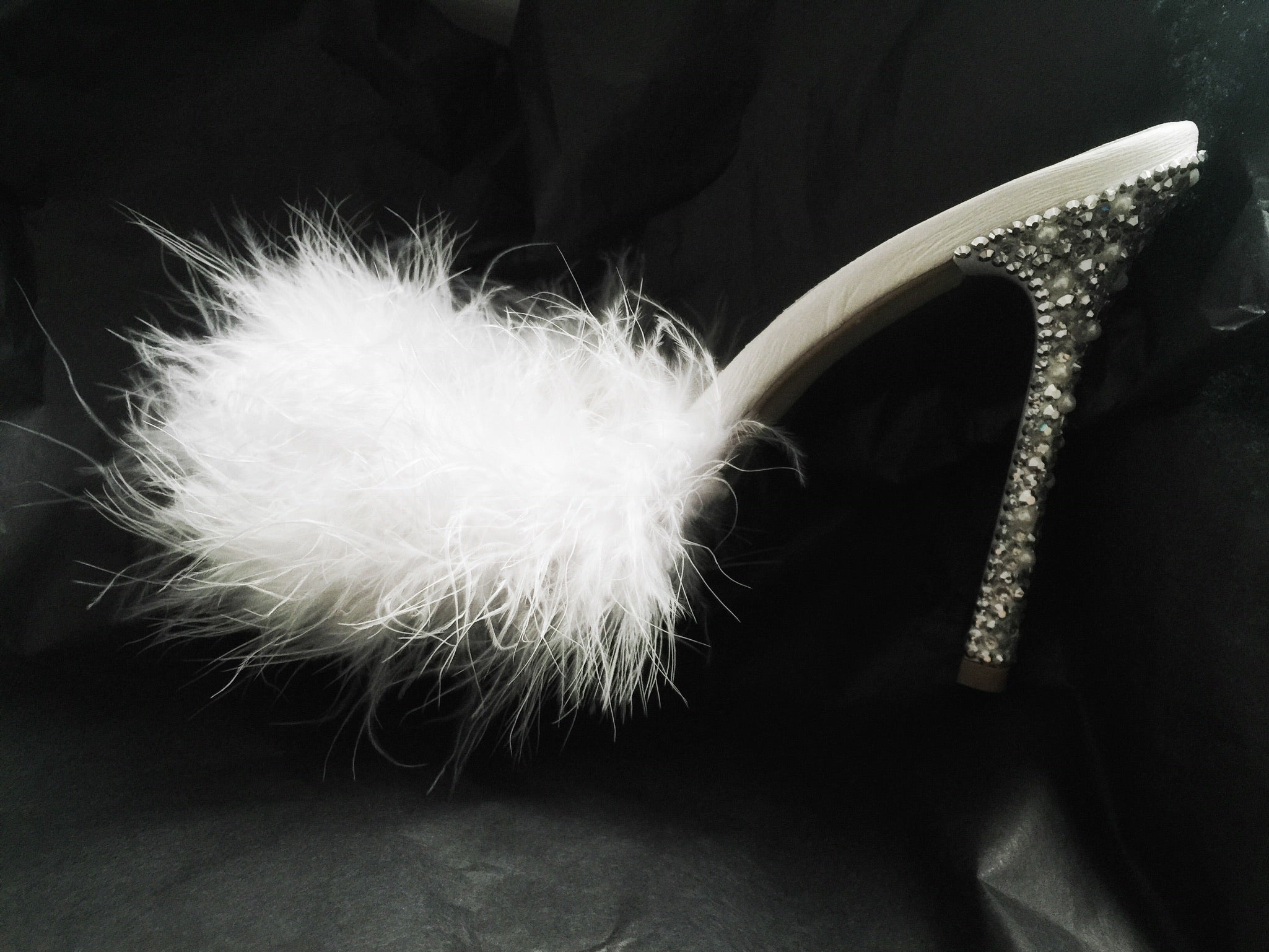 İnce Heeled Crystal Feathered Sandals