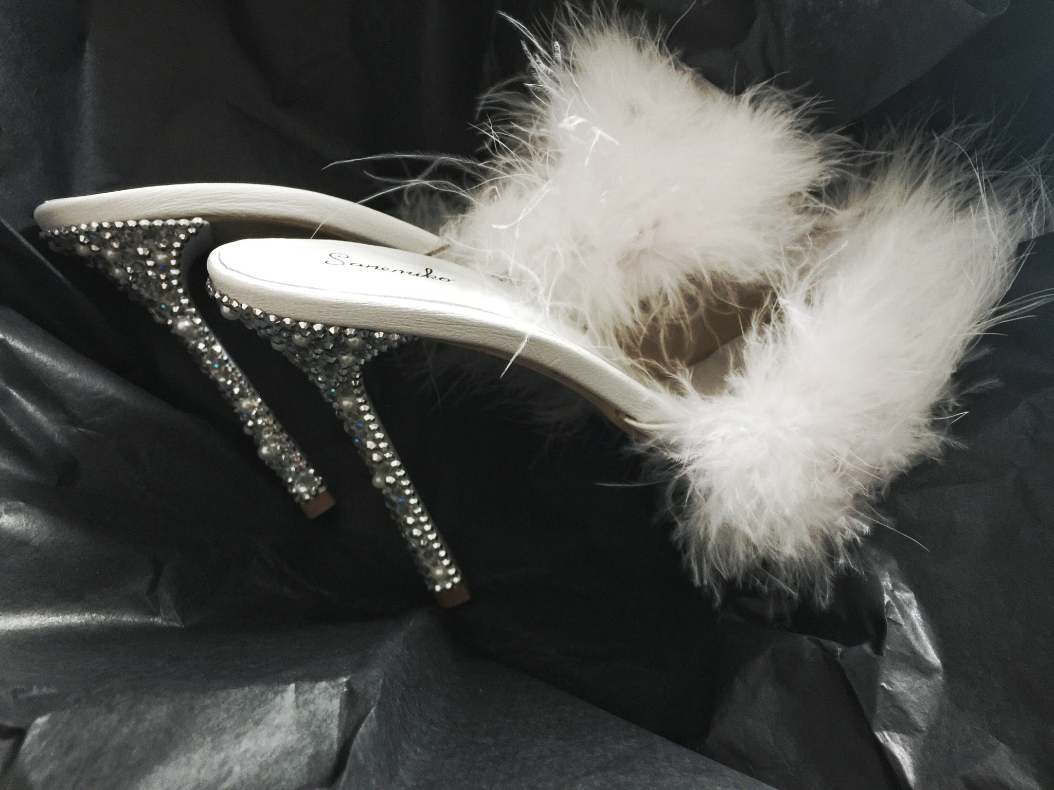 İnce Heeled Crystal Feathered Sandals