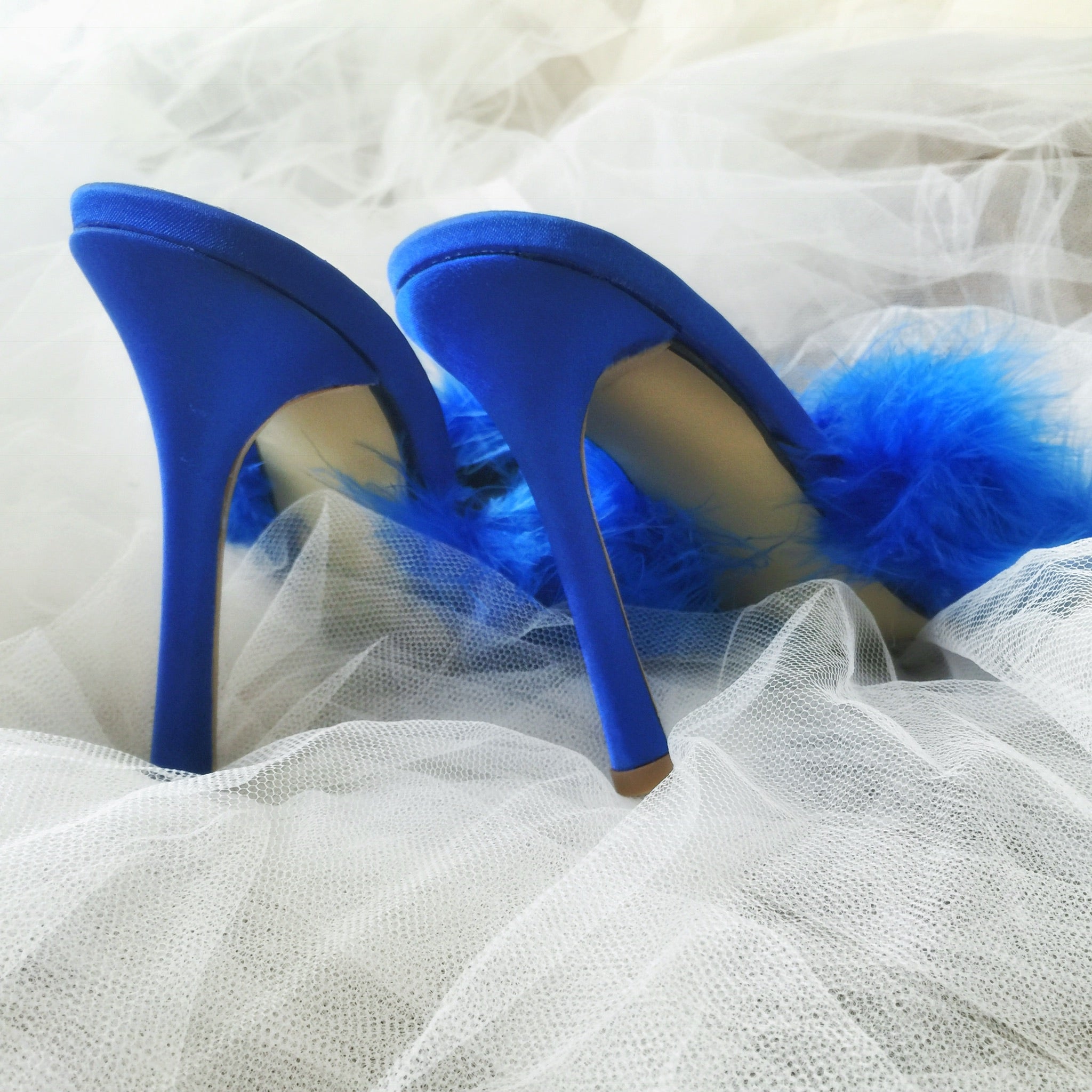 İnce Heeled Feathered Sandals