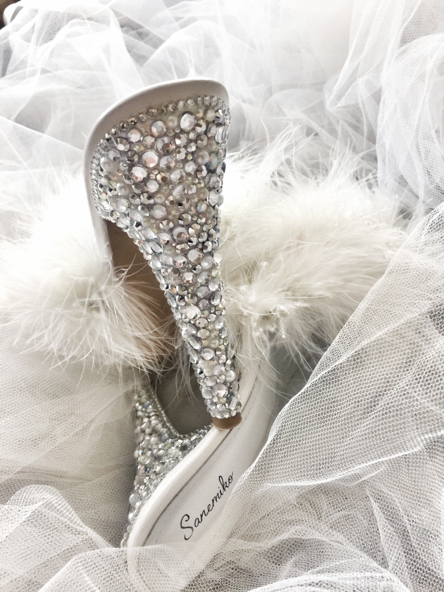 Klasik Heeled Crystal Feathered Sandals