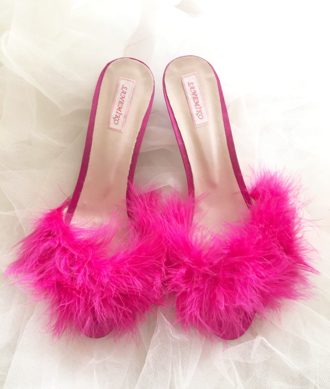 İnce Heeled Feathered Sandals